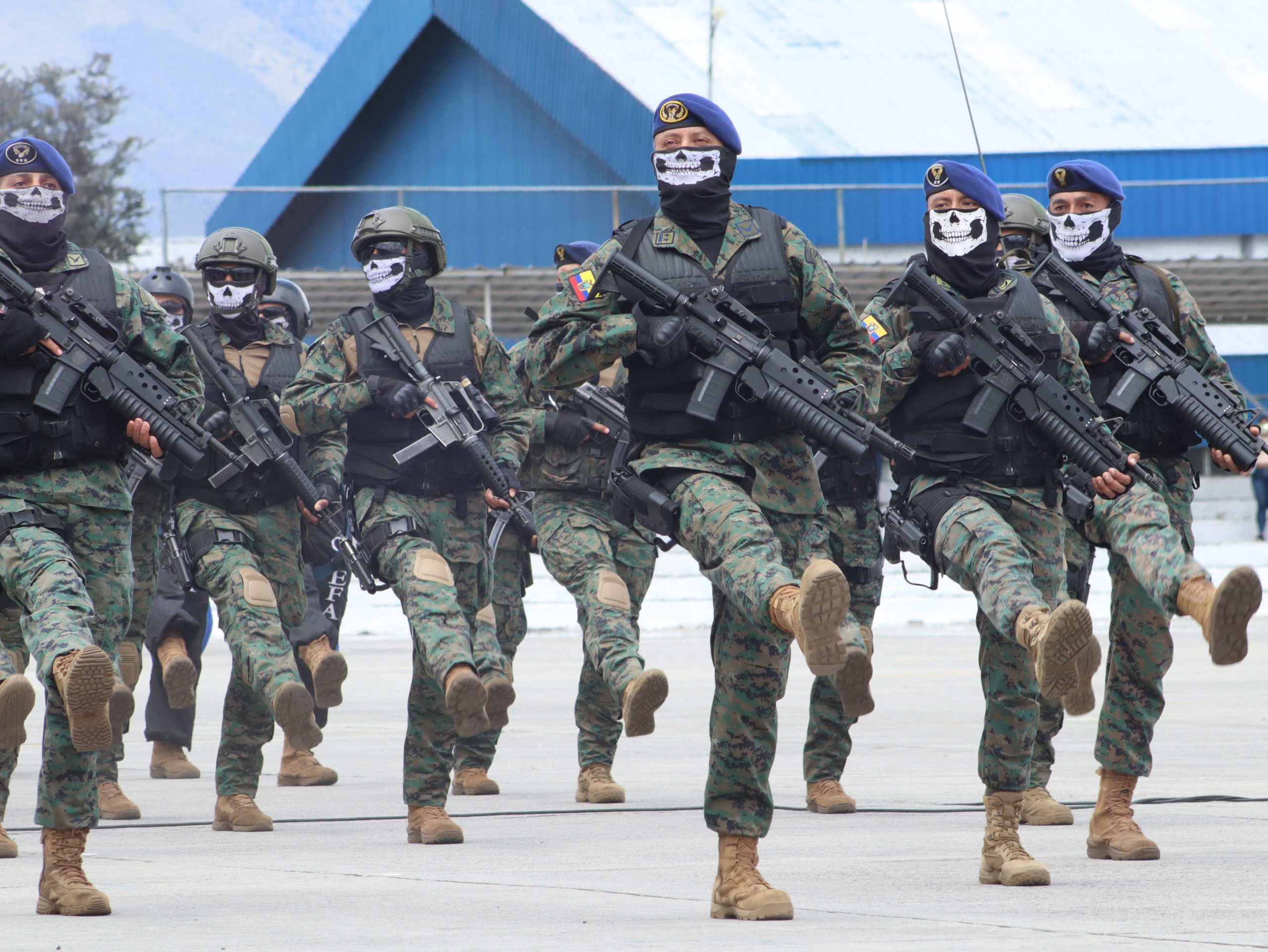 El uniforme militar es un símbolo de honor que trasciende – Fuerza Aérea  Ecuatoriana
