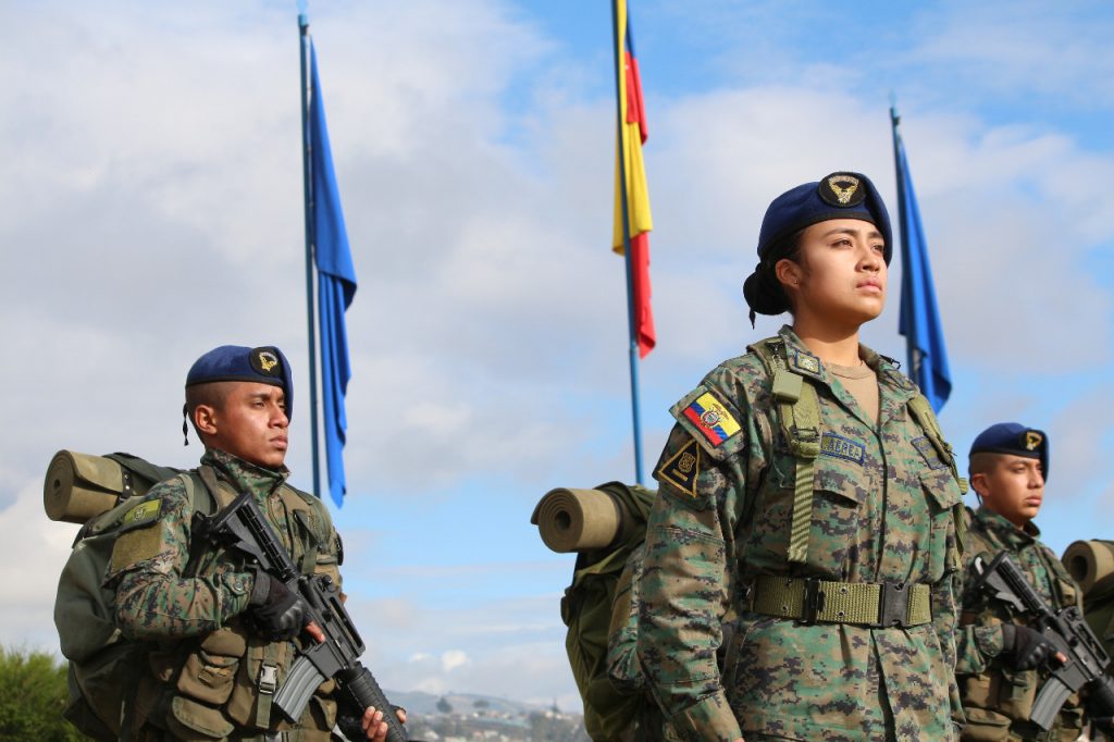 El uniforme militar es un símbolo de honor que trasciende – Fuerza Aérea  Ecuatoriana